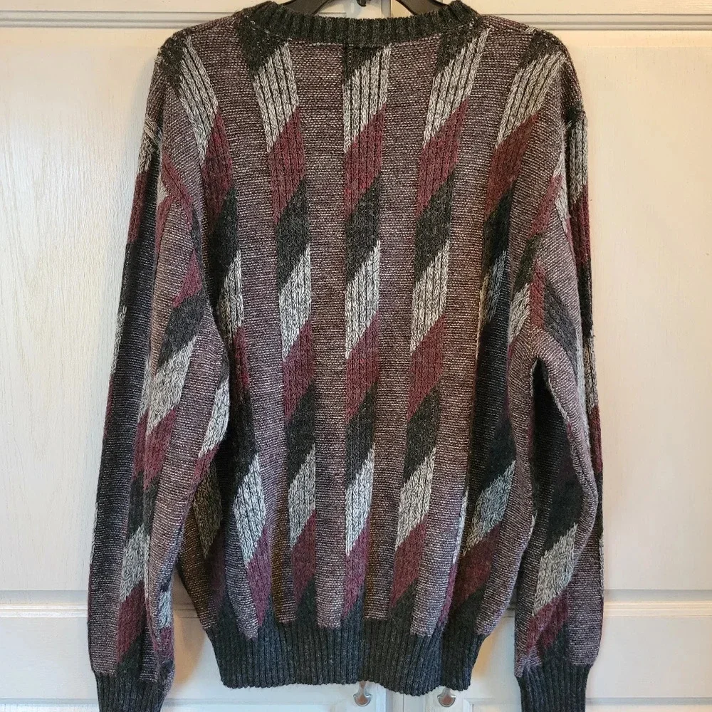 Vintage London Fog Red Gray Black Geometric Pattern Knit Long Sleeve Sweater
